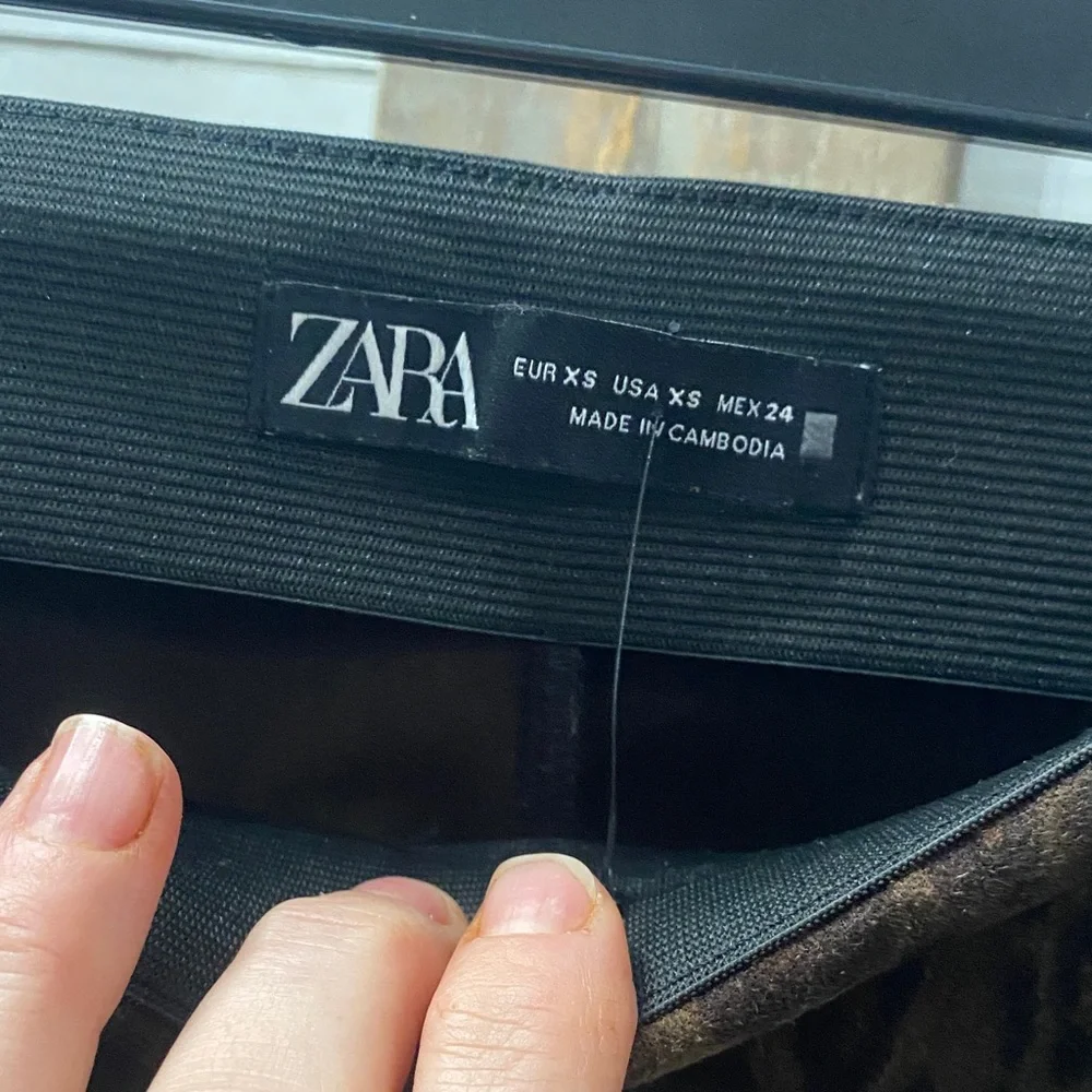 Zara Women’s‎ Faux Suede Leopard Print Pants